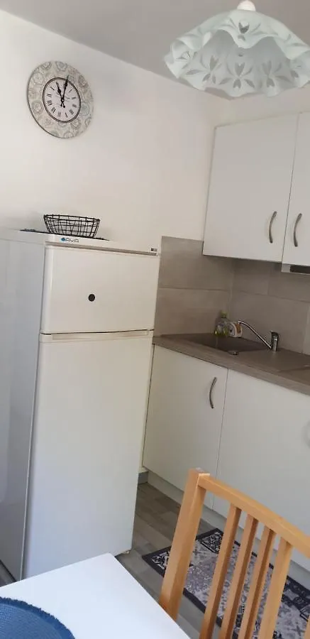 Appartement T3 Vue Montagne Sinsat 아파트